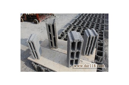  تولید و فروش انواع بلوک سبک،بلوک ته بسته سنگین،آجر پوکه ای و سیمانی - 1