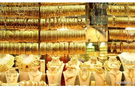 پرداخت وام و سرمایه به طلا در طلافروشی - 1